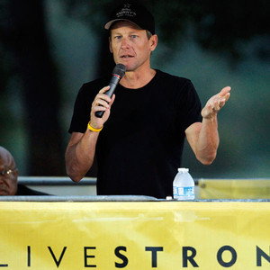 Sok előadásban hozta összefüggésbe betegségét  a dopping tagadásával - Armstrong szerint ez volt a legsúlyosabb tévedés