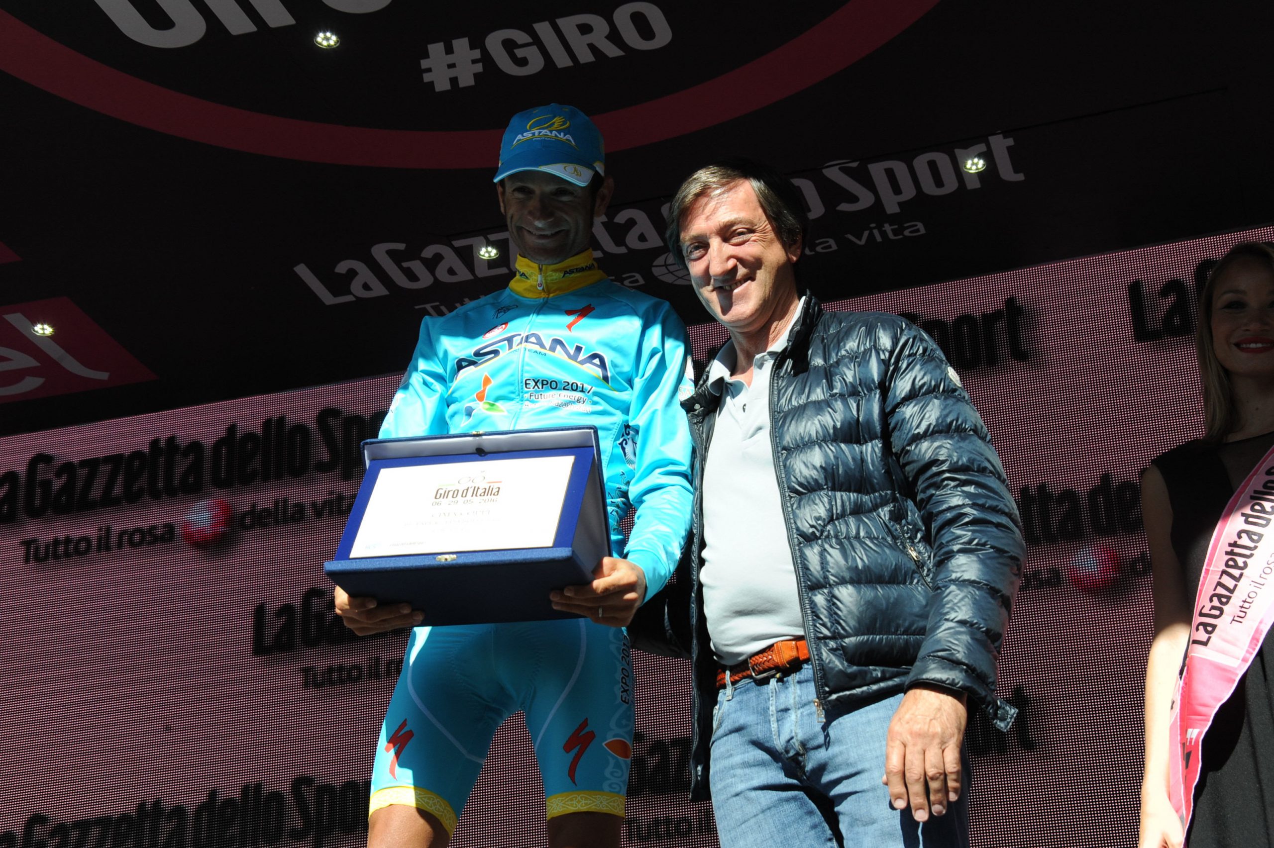 Michele Scarponi és a Cima Coppi megnyeréséért járó különdíj