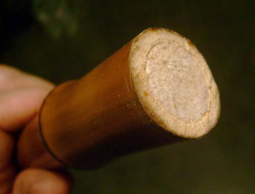 A PUR habbal feltöltött bambusz cső
