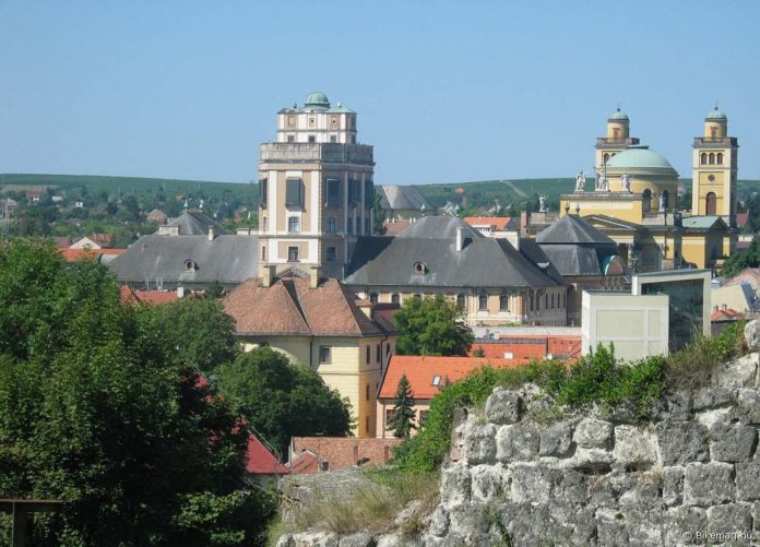 Eger_01 Elhagyom a várost… – útban a Noszvaj felé a Bástya utcán