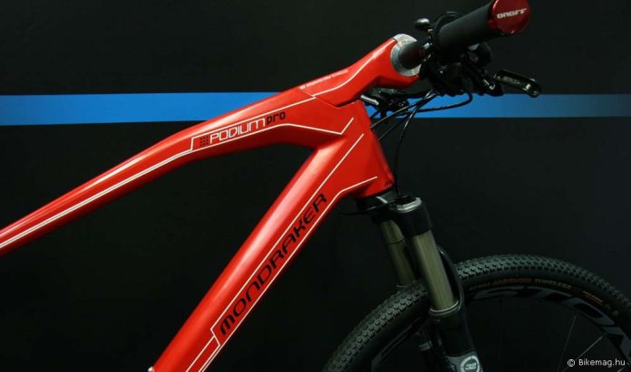 Eurobike 2011: Az integrált kormányszár az új Mondraker Podium Pro karbon vázon