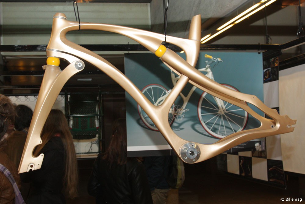 Persze nem csak kolbászból készült kerékpárokat láthatnak a látogatók, hanem megtekinthető például Selján Márk 2006-os diplomatervének egy az egyes modellje. A tervet a Bikemag 2006. októberi számában mutatta be a tervező