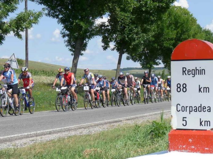 Határon Túra 2011: hétfőn a Szászrégen-Kolozsvár útvonalon folytatódott a túra