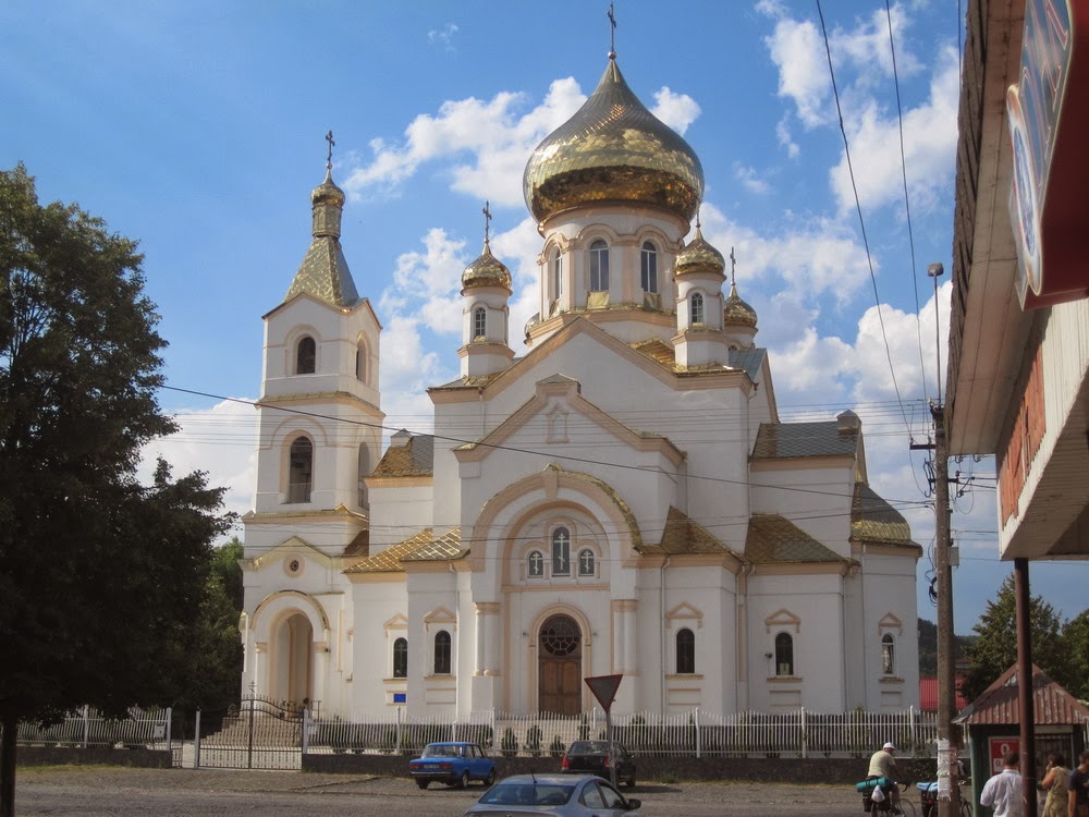 Aranyozott kupolájú ortodox székesegyház