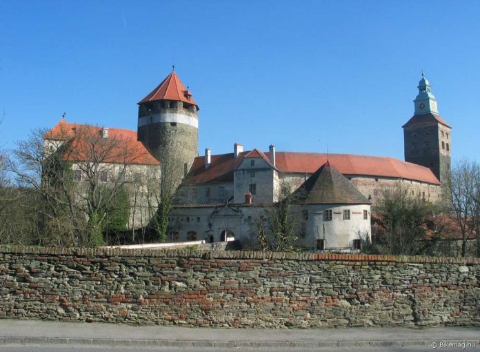 …Szalónak vára