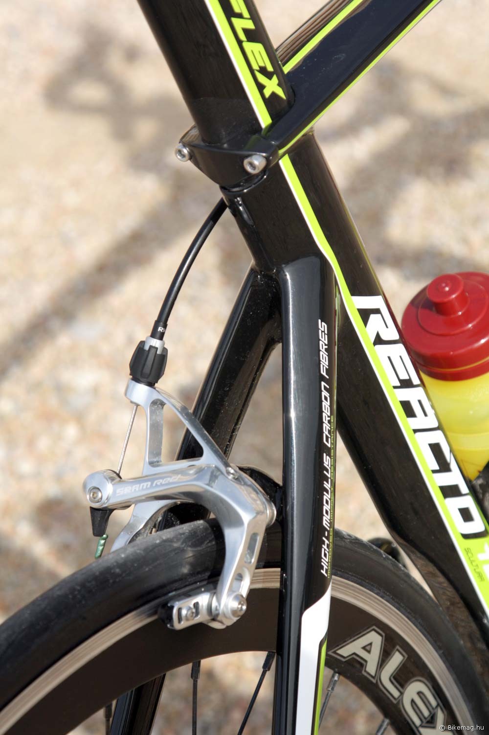 Merida Reacto Team 2012 kerékpárteszt: a váz egyik talán legszebb része a támvillák becsatlakozása