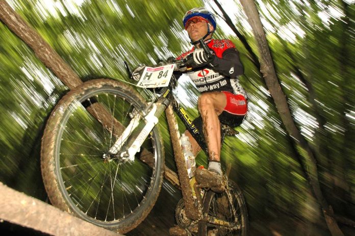 Nikon D70s, 18 mm, f/9.5, 1/30s, ISO 200 – Híd-átkelés, Mátra Maraton 2007