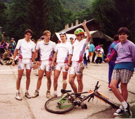 A HSBC Team 1994-ben Egerben, a „Drakula nem montizik” nevű versenyen. Balról az első Szórádi Balázs