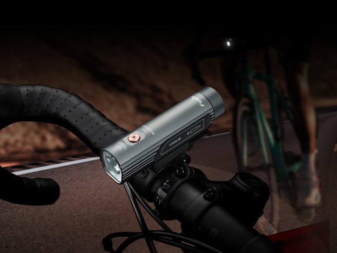 Fenix-BC21R-kerekparlampa