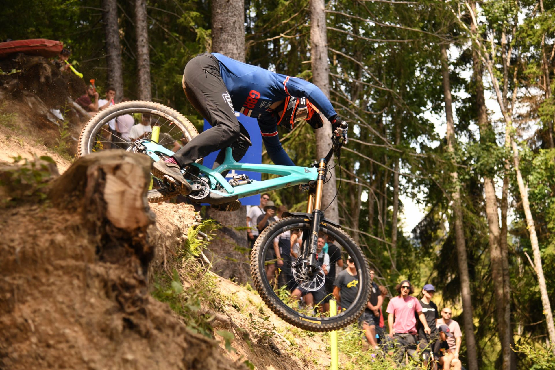 Les Gets UCI Downhill Vil gkupa 2024 Ker kp r Magazin Bikemag hu les-gets-uci-downhill-vil-gkupa-2024-ker-kp-r-magazin-bikemag-hu