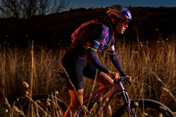 CamelBak Women s Chase Race 4 Vest - in action (1)